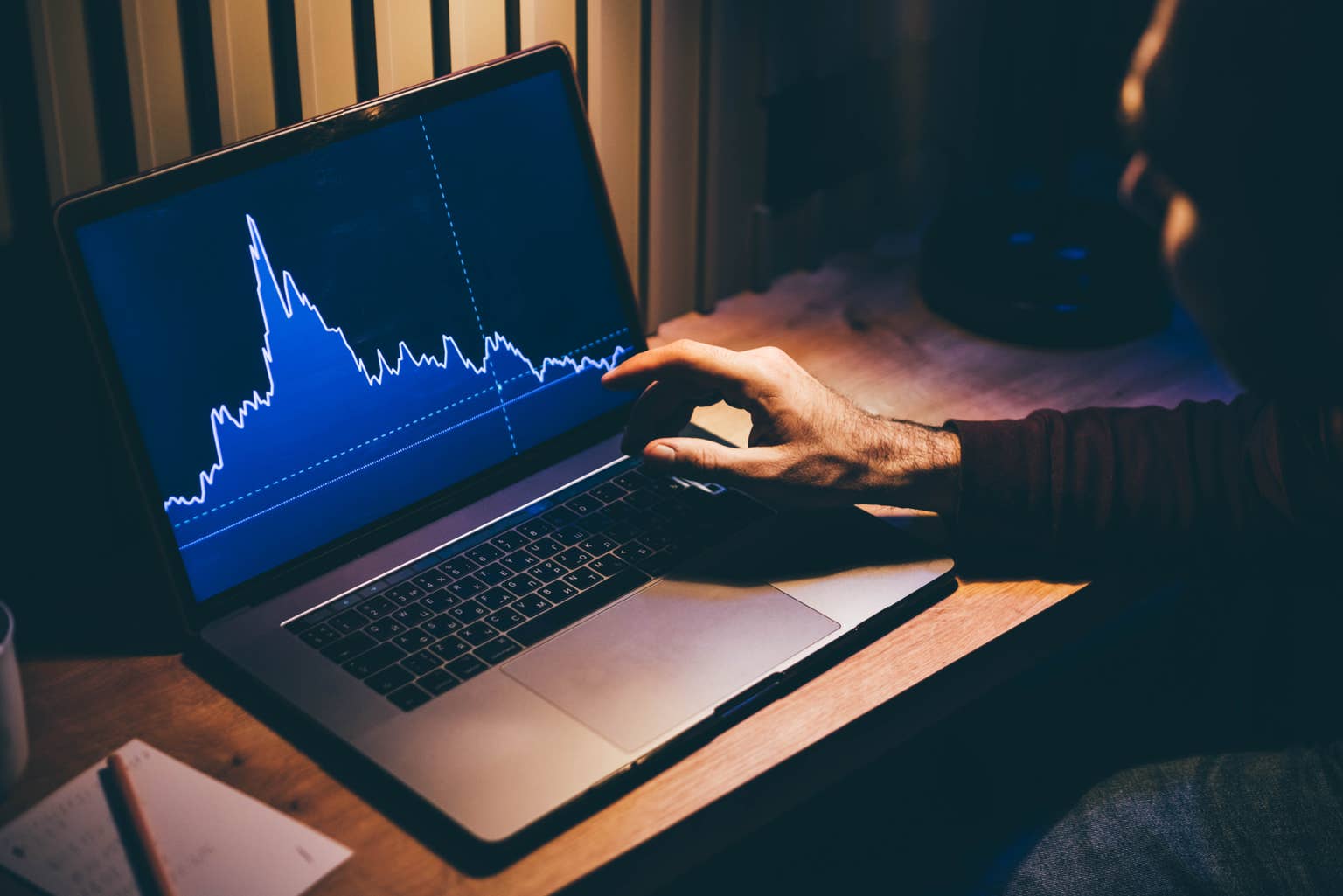 加密期权真相：机构靠卖权赚钱，散户却只盯着杠杆