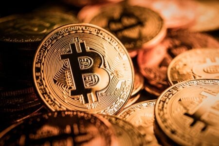 比特币四月暴涨11.87%后五月走势悬念浮现