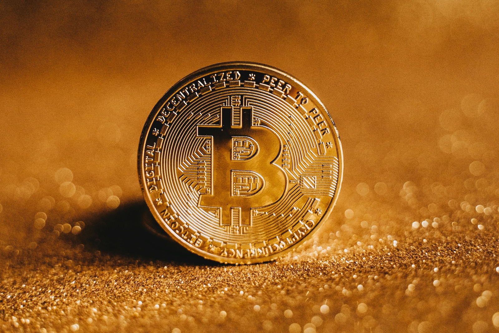 比特币突破7.6万美元，灰度称六月低点为周期底部